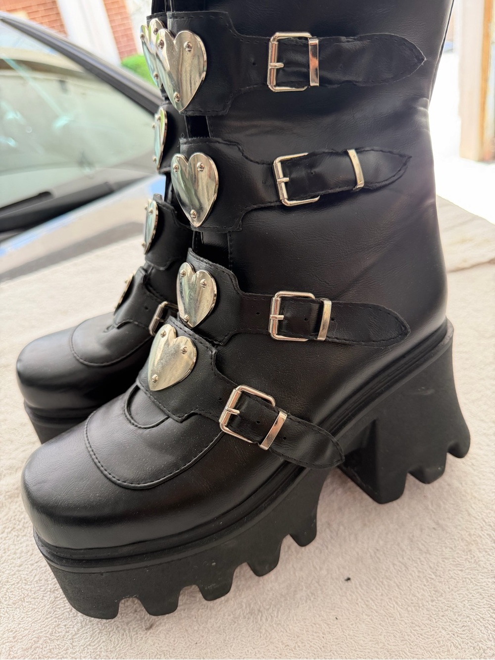 Black Platform Heart-Accent Women's Boots - Picture 1 of 6